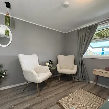 Luxury On A Budget With A Secret Aurora Spot Privatunterkunft